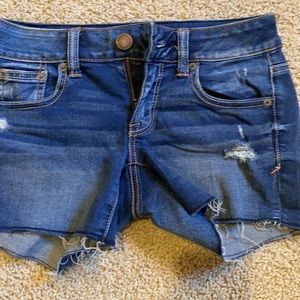 AMERICAN EAGLE women’s size 2 Distressed jean shorts.